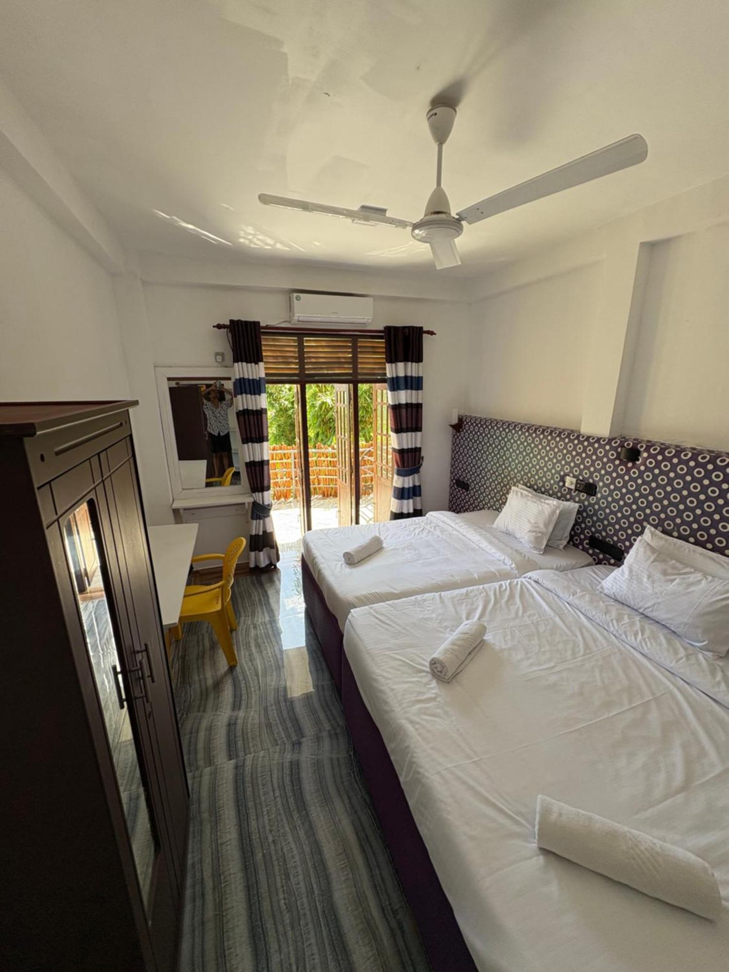 Wake N Flow, Weligama Ngoại thất bức ảnh